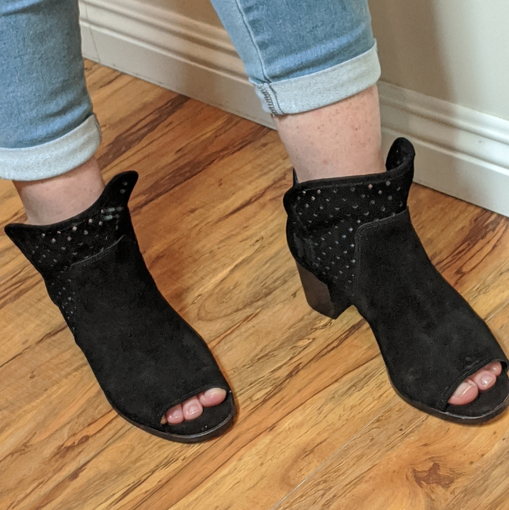 Gianni Bini Black Dudes Ankle Boots / Booties